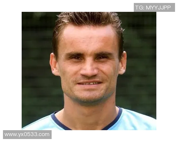 沙尔克04大胜慕尼黑1860，斩获胜利首秀